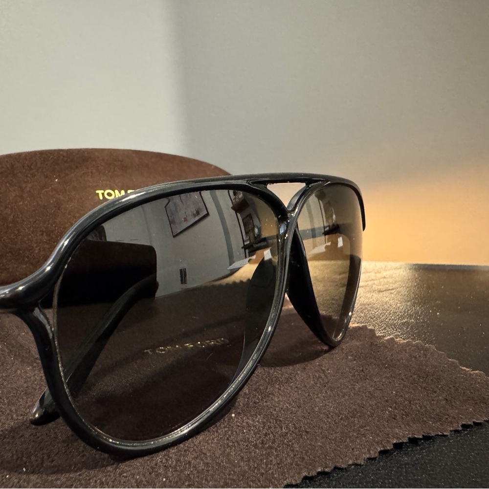 Tom Ford Maximillian TF206 Sunglasses in Color 01T - Picture 6 of 7
